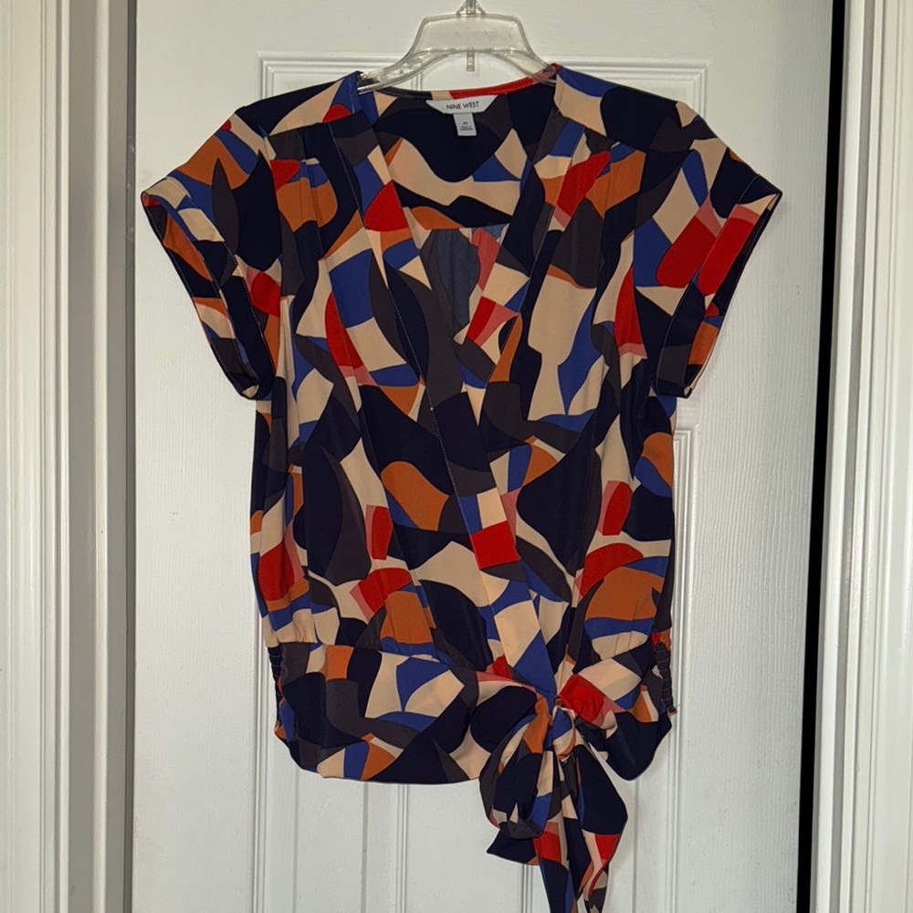 NEW Abstract Print Women's Top Nine West M